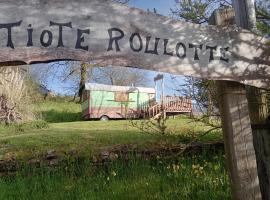 La tiote roulotte，位于Marquigny的豪华帐篷