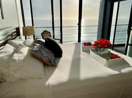 Ocean View Luxury Condo Oceanfront and Pool，位于圣地亚哥的带按摩浴缸的酒店