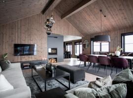 Strandafjellet Panorama Lodge - Large Cabin with Majestic Mountain View，位于斯特兰达的木屋