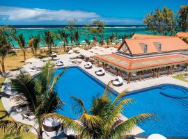 Crystals Beach Resort Belle Mare, a member of Radisson Individuals，位于贝尔马尔的酒店
