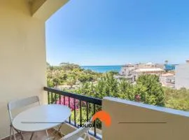 #063 Beach Flat by Home Holidays