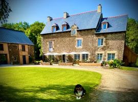 Le Manoir des Haies SPA，位于Les Champs-Géraux的带按摩浴缸的酒店