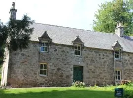 South Mains Cottage - Craigievar Castle