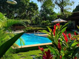 Villa do Cajueiro - lofts com sala e cozinha，位于因巴塞的旅馆