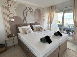 Luxury apartment Golden Mint，位于诺瓦利娅的酒店