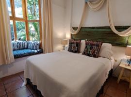 Yellow House Hostel B&B，位于危地马拉安地瓜的酒店