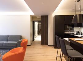 Suite Montrachet 4 personnes vue cathédrale 1 Place de parking，位于第戎的酒店