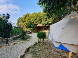 Magic Garden Emperor Bell Tent，位于旧瓦马的豪华帐篷营地