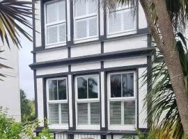 Large Falmouth Town House, Near the Beach