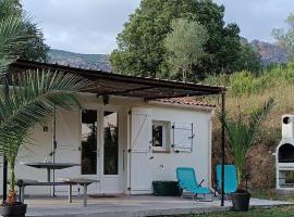 Charmante maisonnette situé au calme proche d'Ajaccio.，位于Afa的别墅