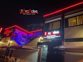 HOTEL LES ARCADES，位于科托努的酒店