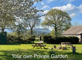 Spacious Cottage - Sleeps 4 - in the Black Mountains，位于赫里福德的酒店