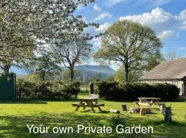 Spacious Cottage - Sleeps 4 - in the Black Mountains