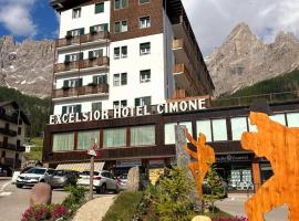 Excelsior Hotel Cimone LowCost，位于圣马蒂诺-迪卡斯特罗扎的酒店