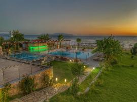 Ocean Hotel Resort，位于卡斯特罗西基亚阿齐亚·佩拉加修道院附近的酒店