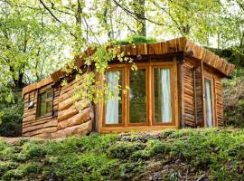 Little Hollows Glamping，位于Little Malvern的木屋