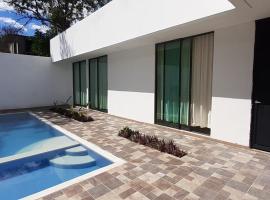 VILLA SAMARI 4 Casa campestre con piscina privada，位于吉拉尔多特的乡间豪华旅馆