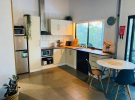 Austinville Hinterland Chalet，位于Neranwood的酒店