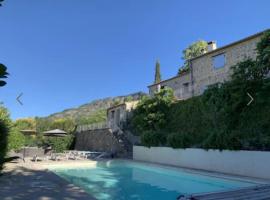 Bergerie du 17ème siècle, piscine privative，位于Toudon的酒店