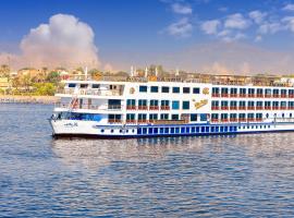 Royal Ruby II Nile Cruise Every Monday 5 Days, 4 Nights From Luxor - Every Friday 4 Days, 3 Nights From Aswan，位于卢克索的船屋