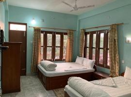 Sauraha Guest House，位于索拉哈的酒店
