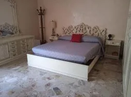 White Room, Stanza Matrimoniale in zona centrale