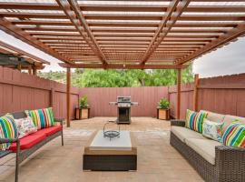 Inviting Poway Studio with Patio and Gas Grill!，位于波威的公寓