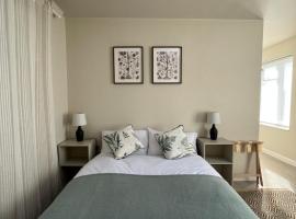 Cosy 1 BR, 10min drive to Bath centre,Free parking，位于巴斯贝克福德塔楼及博物馆附近的酒店