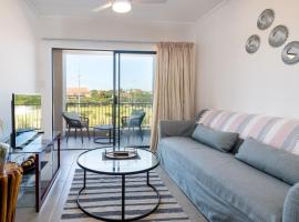 Gorgeous Ballito One Bedroom apartment，位于巴利托巴利托生活方式中心附近的酒店