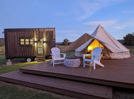 Glamping Vineyard Getaway with Luxury Amenities，位于布洛克的酒店