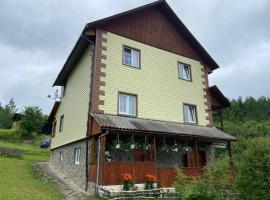 Родинна оселя，位于斯拉夫西克的酒店