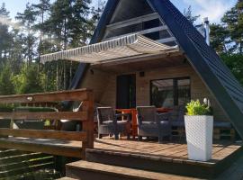 Kaszuby domek nad jeziorem, las, grill, ognisko, taras, 6 osób，位于Bożepole Królewskie的酒店