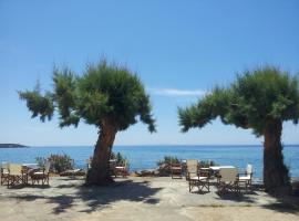Georgoshouse Lykos beach Sfakia，位于Livanianá的家庭/亲子酒店
