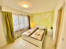 Green Sun - a cozy apartment close to the airport，位于欧普菲康的酒店