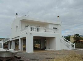 Family Sea Summer House at Eretria，位于埃雷特里亚的酒店