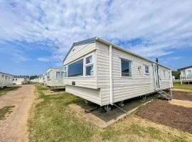 Lovely 8 Berth Caravan At Manor Park Nearby Hunstanton Beach 23107s