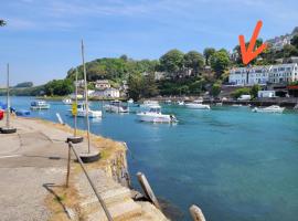 Looe Spacious 4 Double bedroom House Sleeps 9 Harbour River Views，位于西卢港的酒店