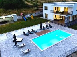 Luxury Villa Rilassante-Heated Pool,Full Privacy,Children Playground