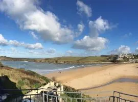 Beach Side Top Floor Property, Balcony & Sea Views