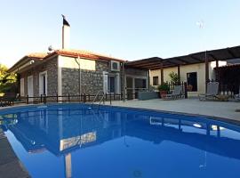 Armonia - fully accessible villa with swimming pool，位于古厄庇道鲁斯的乡村别墅