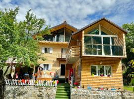 Guesthouse Marashi，位于泰斯的带按摩浴缸的酒店