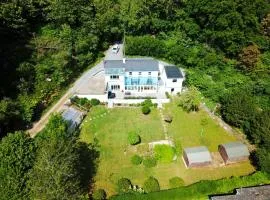 Gordy Hall -Sea facing Welsh cottage with stunning views