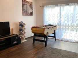 Logement moderne, dans mon jardin, près de Paris et stade de France avec place de stationnement，位于萨诺思的酒店