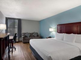 Clarion Inn & Suites Grand Rapids Airport，位于大急流城的酒店