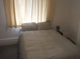 Double-bed (E1) close to Burnley city centre