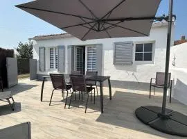 Maison Confortable avec Terrasse et Parking Privatif, 4 Couchages, Proche Centre de Noirmoutier-en-l'Île - FR-1-224B-195