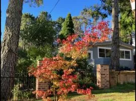 Sunflower House, a cozy cabin at Lake Wentworth