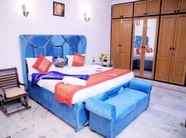 Divine India Service Apartment,2Bhk, D-198,SAKET，位于新德里的海滩酒店
