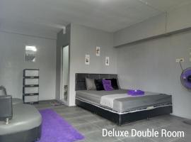 RINA Guest House Pacitan，位于Tamperan的酒店