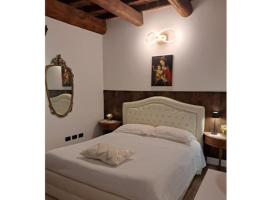 Centro storico, Centralissimo LUXURY SMERALDO SUITE Doccia Idromassaggio ,paniere gratuito con piccola colazione，位于拉文纳的酒店